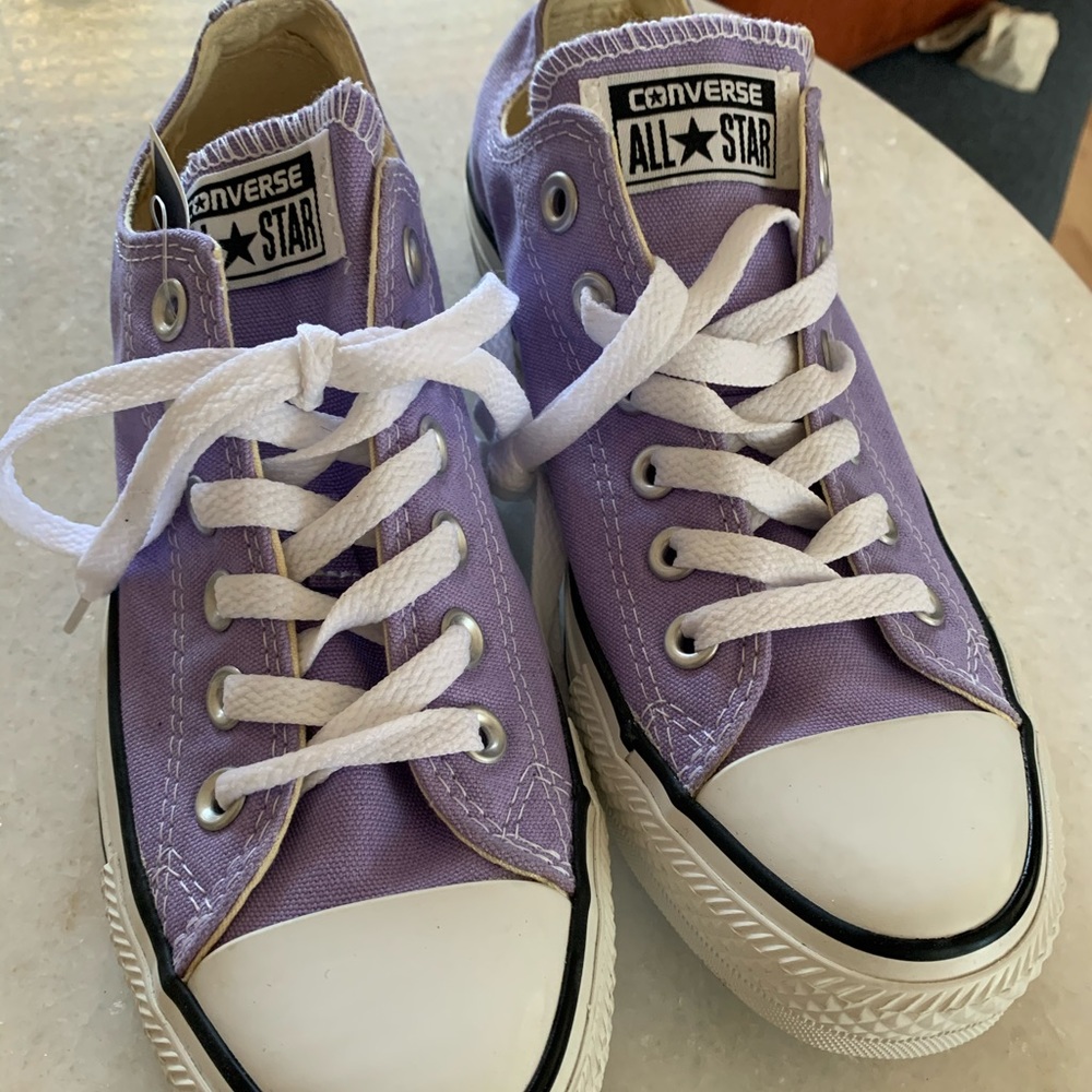 Lavender low-too converse